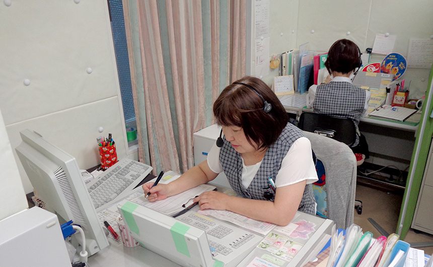 電話交換業務　写真